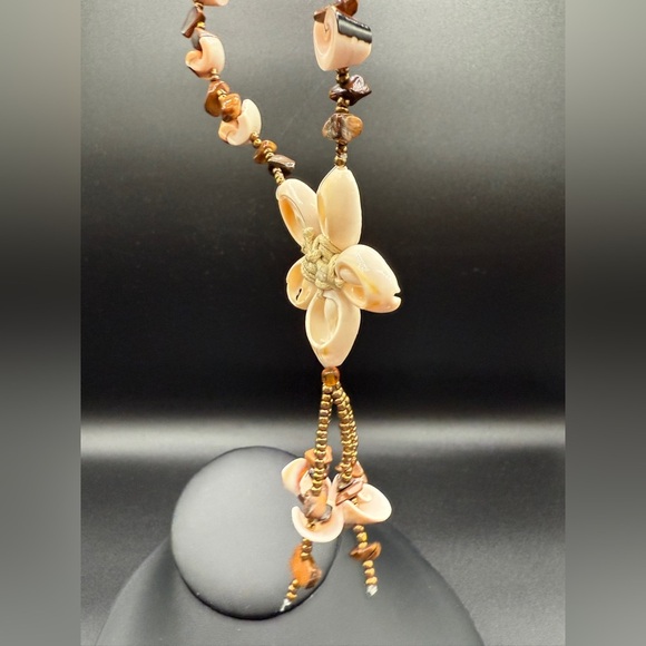 Vintage Shell and Bead Necklace in Brown and Cream - Picture 15 of 17